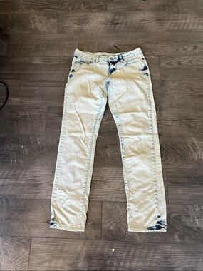 Aeropostale Light Wash Jeans with Navy Accent